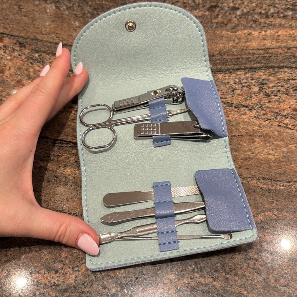 Mini nail kit